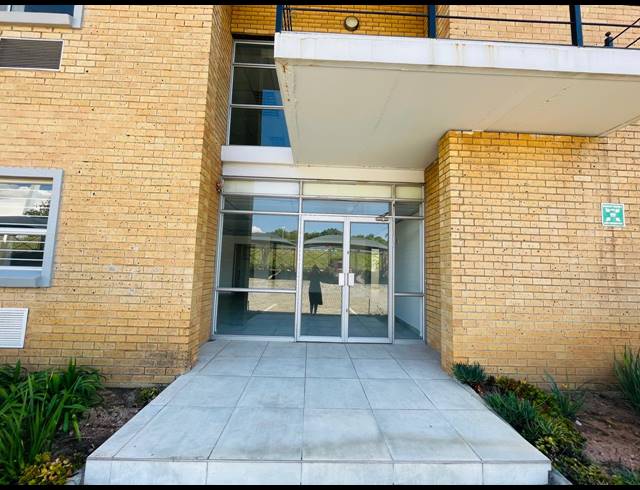 2,300M² OFFICE TO LET IN MIDRIDGE PARK